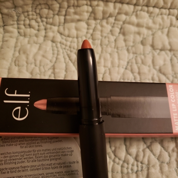 NEW ELF Matte Lip Color and Essence fixing powder - Picture 4 of 4